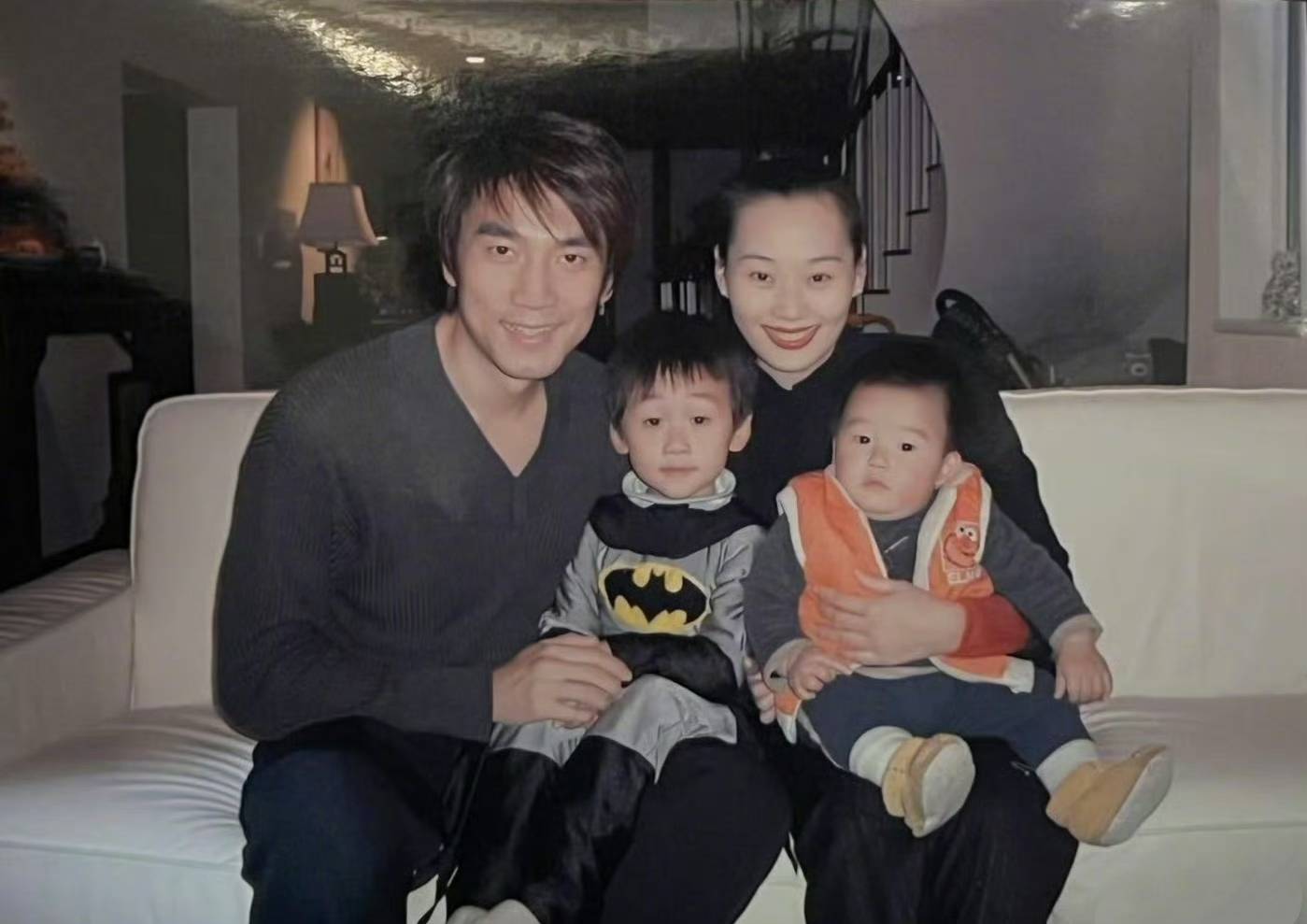 林依轮结婚30年纪念日演唱《想把我唱给你听》记录生活点滴(林依轮婚姻)