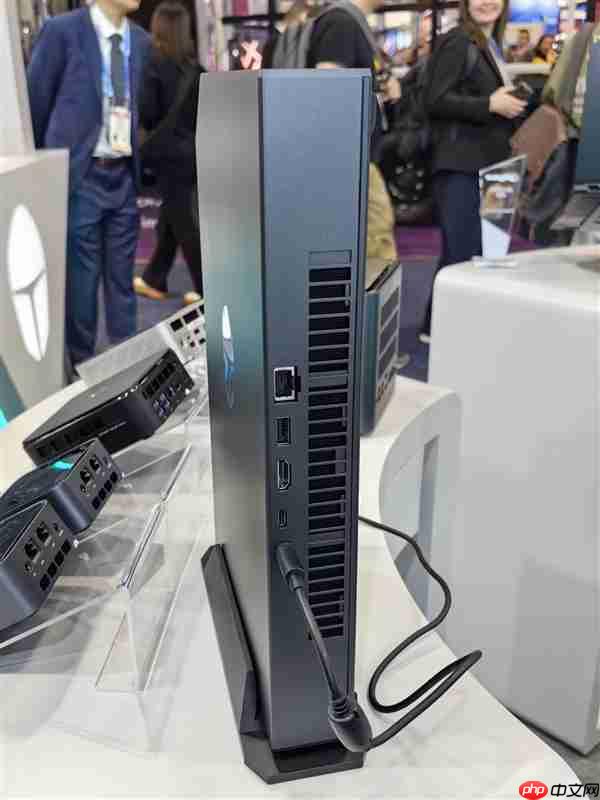 雷神MIX G2独显游戏迷你主机亮相：行业首款Ultra 9 275HX + RTX 5090