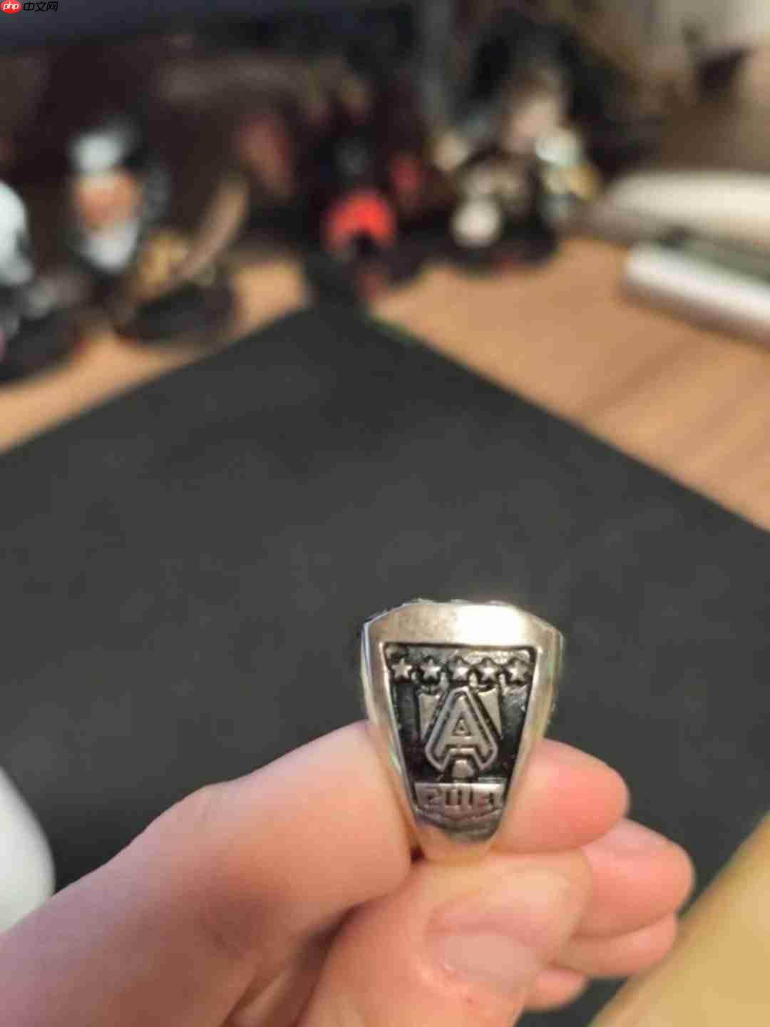 Dota2 ti3冠军戒指被挂拍卖平台 7万美元起拍无人问津