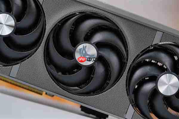 独特背插供电！蓝宝石NITRO+氮动RX 9070 XT显卡图赏