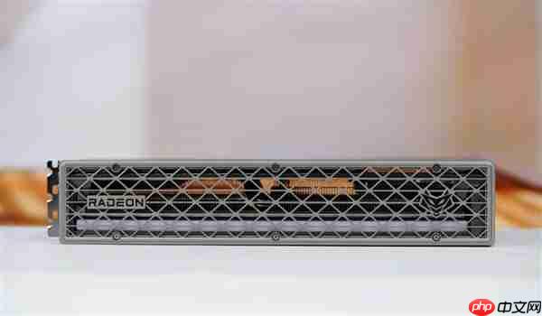 独特背插供电！蓝宝石NITRO+氮动RX 9070 XT显卡图赏