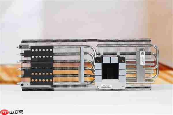 独特背插供电！蓝宝石NITRO+氮动RX 9070 XT显卡图赏