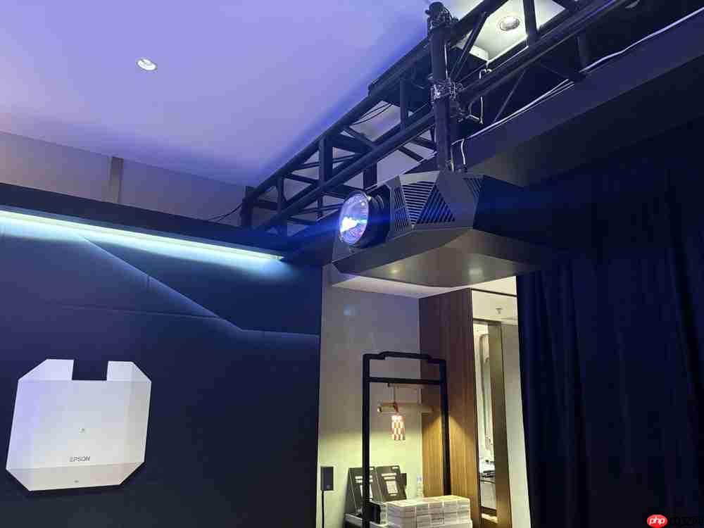 巨幕革命光影进化爱普生家庭影院双旗舰方案亮相广州音响展