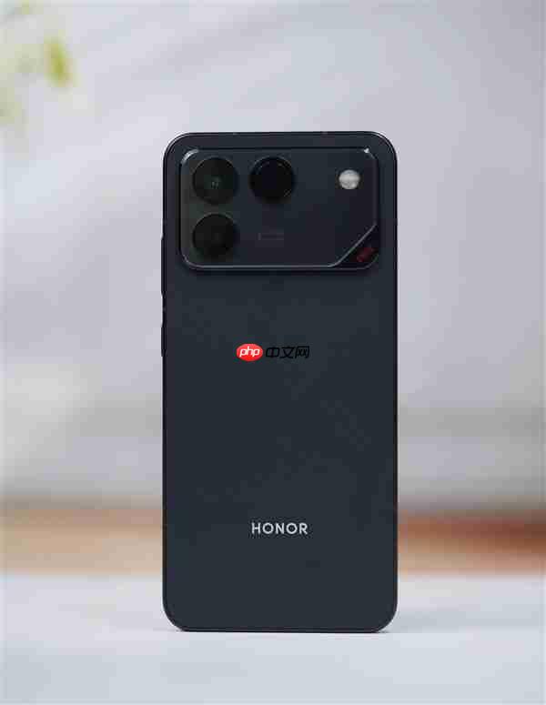 10000mAh巨无霸电池仅2599元起！荣耀WIN RT图赏