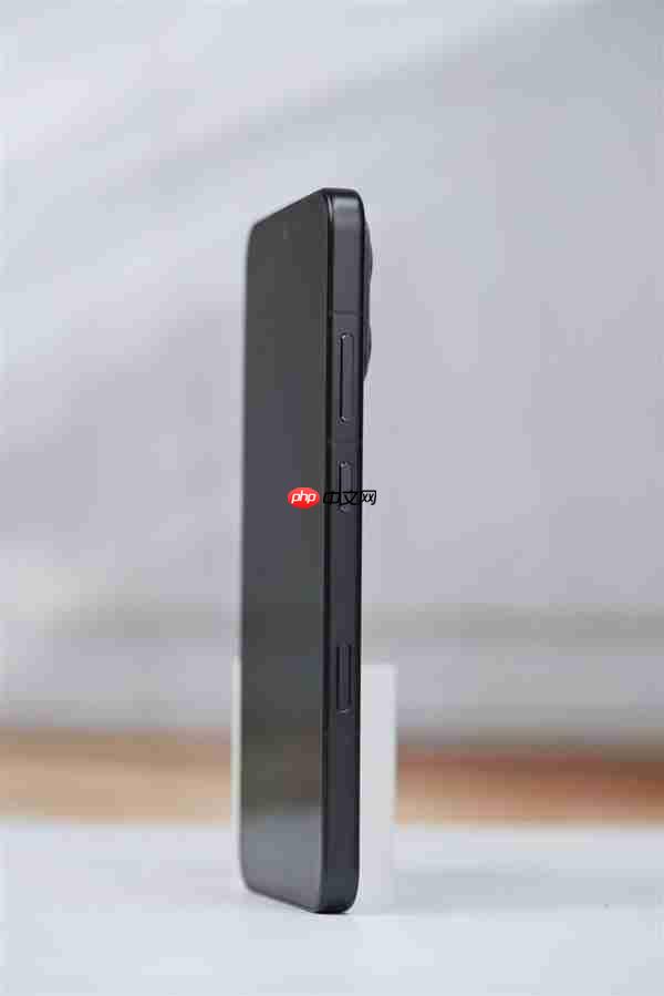 10000mAh巨无霸电池仅2599元起！荣耀WIN RT图赏