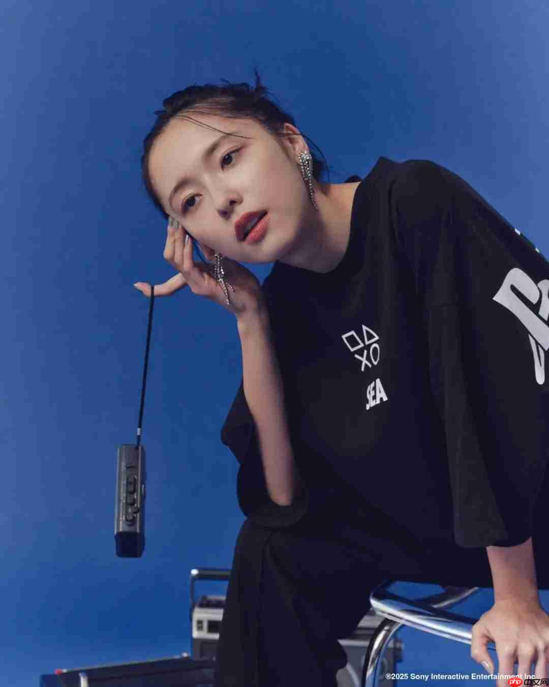 买PS5的钱回来了！ 《寂静岭f》主演加藤小夏成为PS品牌大使并发布品牌服装靓照