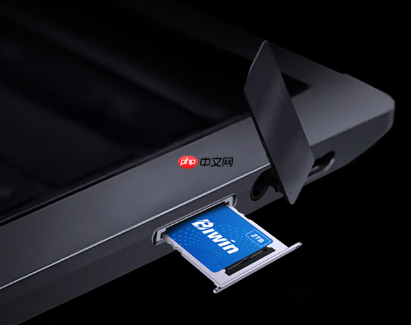 最小消费级固态硬盘来了！国产佰维Mini SSD CL100正式发布：半枚硬币大小 599元起