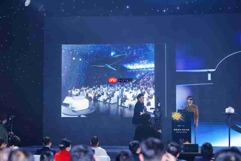 突破：中国首颗全功能空间计算MR心片亮相，万有引力让虚实无缝交融