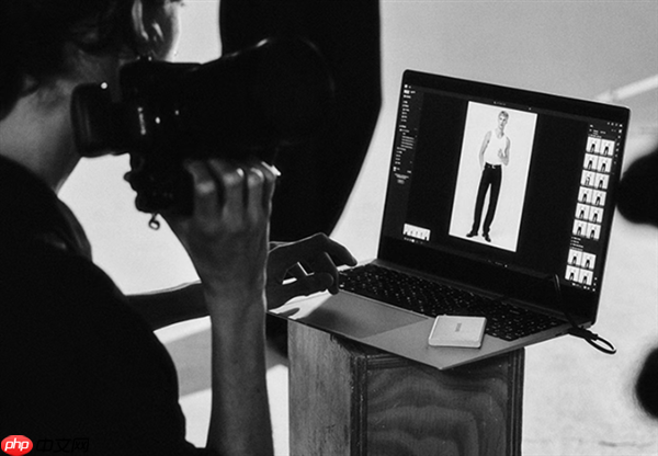 三星T7焕新版移动固态硬盘首发999元起：机身再生铝材质打造