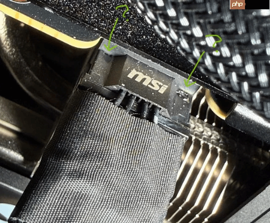RTX 5090又烧了！直接熔化焊死在GPU接口上取不下来