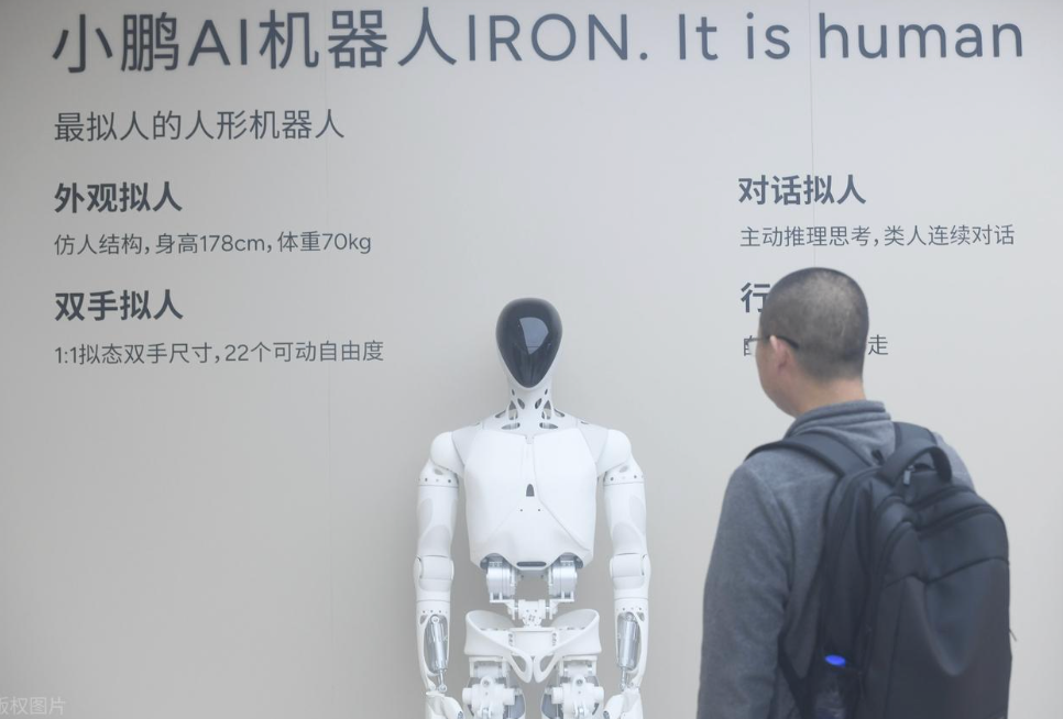 史上最委屈机器人：因太像人，被逼“扒皮”自证 - php中文网