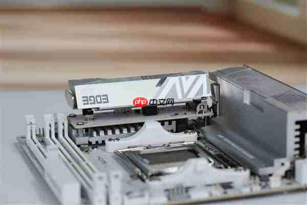 支持10000MT/s内存！微星MPG X870I EDGE TI EVO WIFI主板图赏