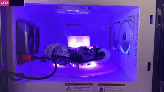 微波炉爆改高配游戏PC！门是显示屏、主板放在转盘