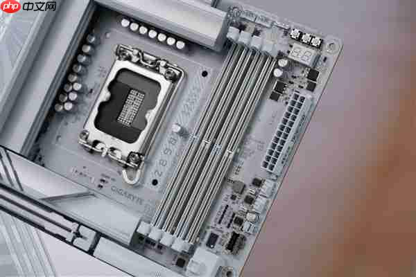 雪景房主机必看！技嘉电竞冰雕Z890 AORUS PRO ICE主板图赏