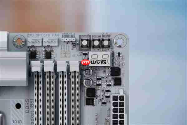 雪景房主机必看！技嘉电竞冰雕Z890 AORUS PRO ICE主板图赏