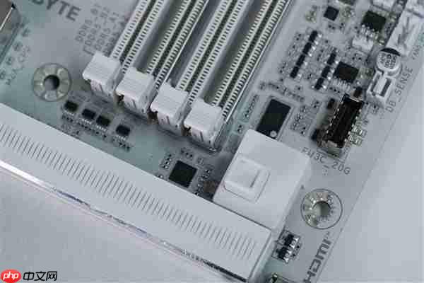 雪景房主机必看！技嘉电竞冰雕Z890 AORUS PRO ICE主板图赏