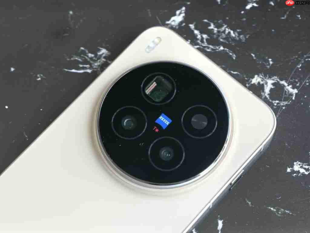 vivo X300 系列即日起接受预订，开价$7998 起再送主题乐园门票及耳机!