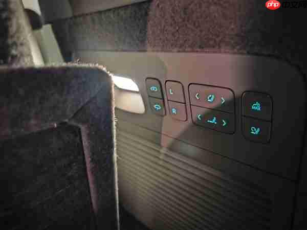 同级最多电机!三排六座SUV腾势N8L上市:29.98万起