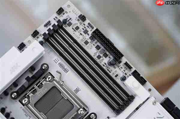 白色高颜值主板！七彩虹CVN B850 ARK FROZEN v14方舟图赏