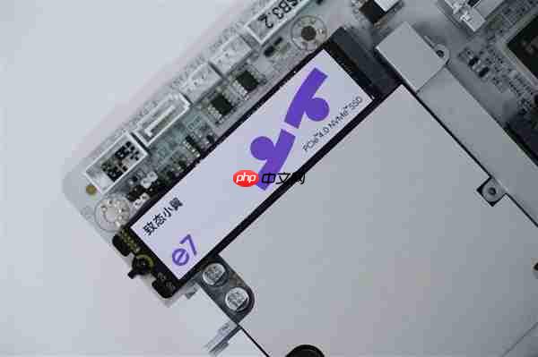 疾速6000MB/s！长江存储致态小翼e7 1TB SSD图赏