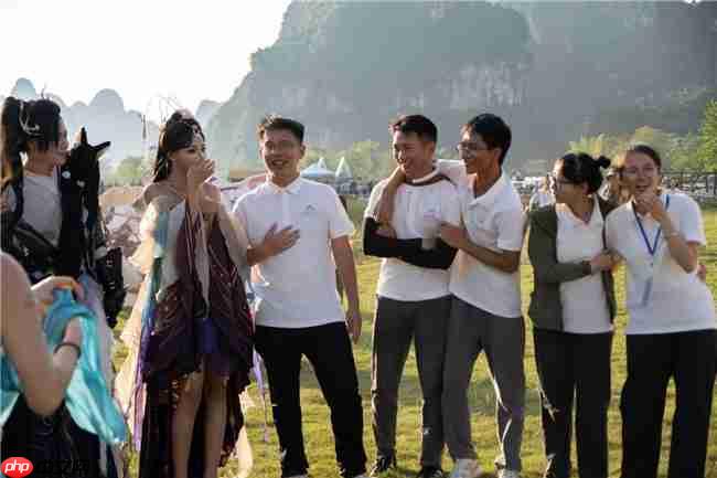 玩真的!中越边境嘉年华秒变“东盟朋友圈”大聚会,国风COSER成破冰使者