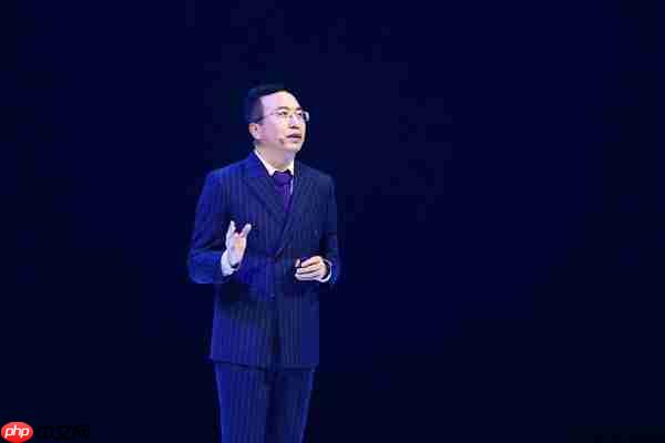 前荣耀CEO赵明发布2025年首条微博 还在用荣耀Magic7 Pro