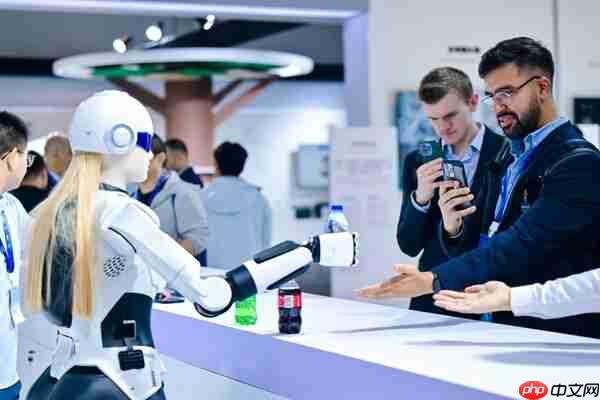 从讲PPT到全流程接待，墨甲机器人2025奇瑞全球创新大会