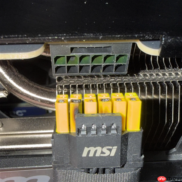 12V-2x6 16针供电接口又出事！RTX 5090“空闲”时烧毁