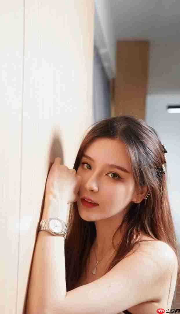 S15赛事解说Rita新中式造型出圈 网友直呼塔子姐好美