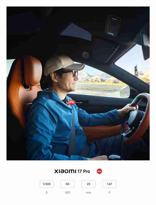 雷军晒新疆亲测小米YU7照片：单手握方向盘 表情轻松