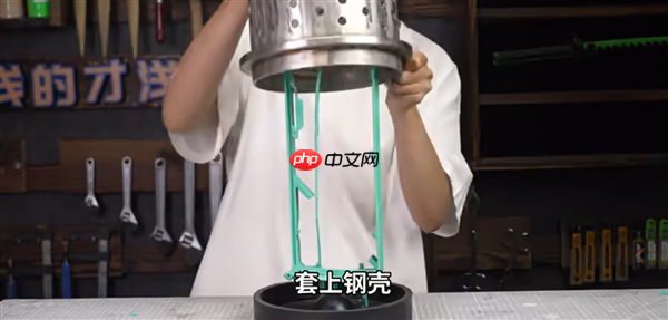 揭秘全球唯一黄金版RTX 5090D！6公斤黄金 神秘大佬买走