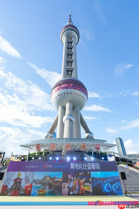 携程集团携手中东娱乐巨擘亚斯岛空降上海，沉浸式快闪活动点亮东方明珠