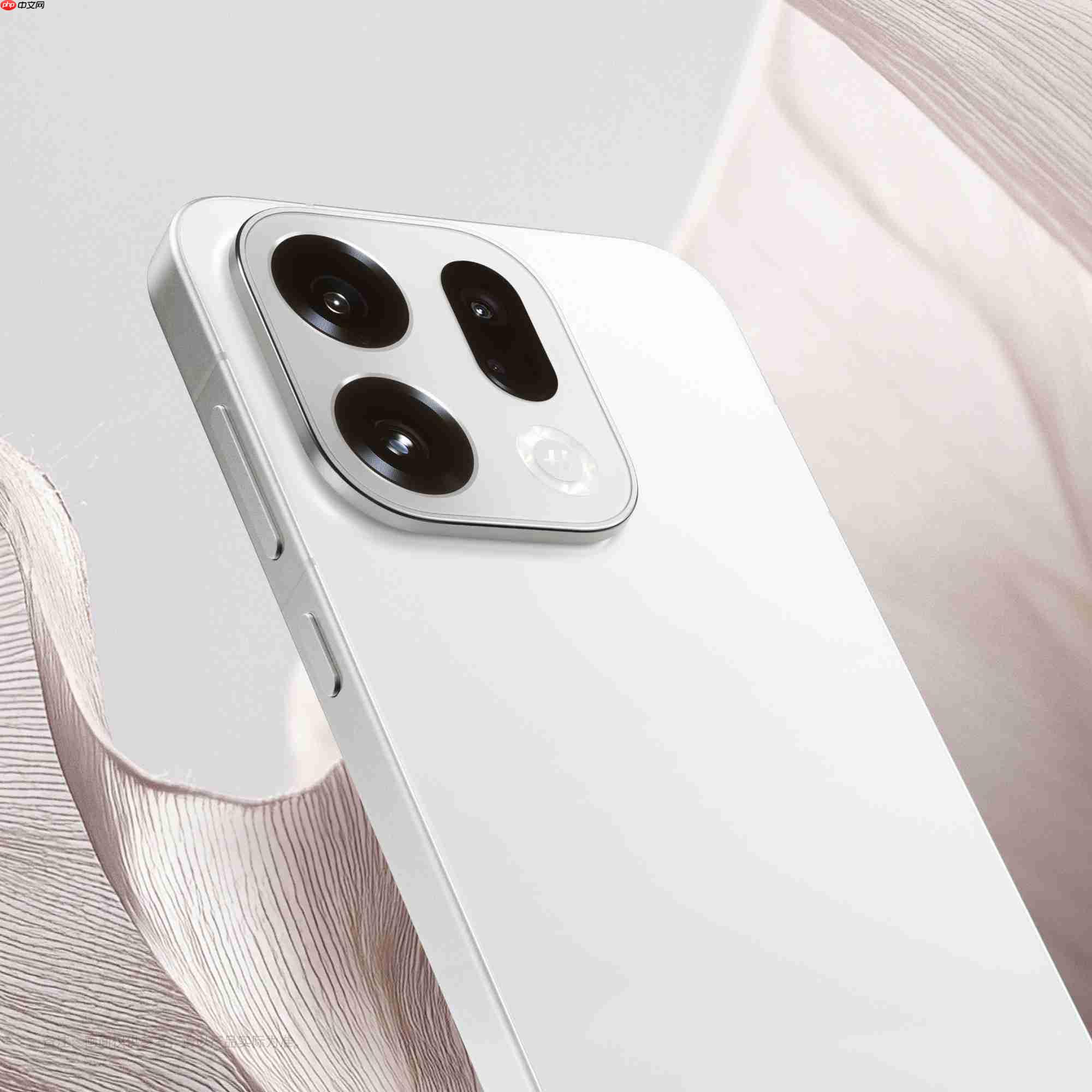 OPPO Find X9系列红色特别版首次亮相，独创绒砂工艺重塑旗舰质感