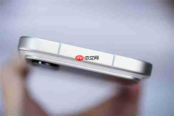 多一块屏对标iPhone 17 Pro Max！小米17 Pro Max图赏