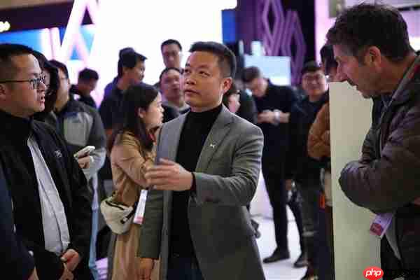 明年交付飞行汽车！何小鹏：未来人们会住在城市中心100公里以外 10分钟内到达