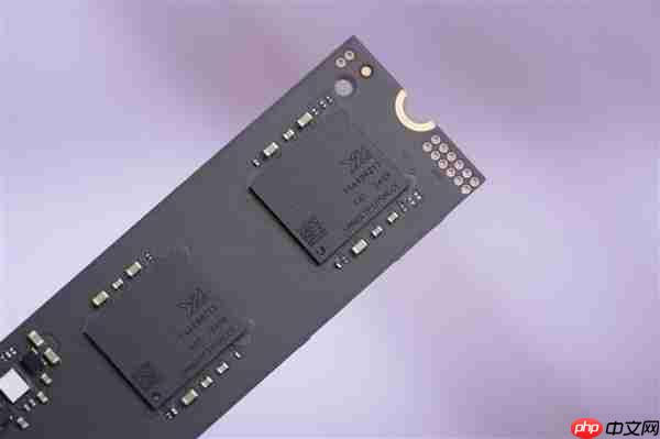 升级长江存储PC450固态硬盘 机械革命耀世16 Ultra图赏