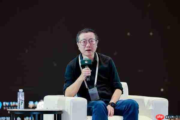 荣耀AI智能体YOYO高情商对谈刘慈欣 Magic8系列或迎大招