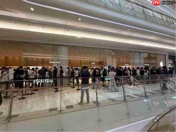 实探iPhone 17系列首发！Pro被冷落、标准版受追捧 店员直呼“有点忙不过来了”