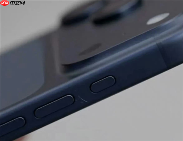 苹果线下店展出iPhone 17 Pro真机：已满身划痕！铝合金机身被吐槽质感差