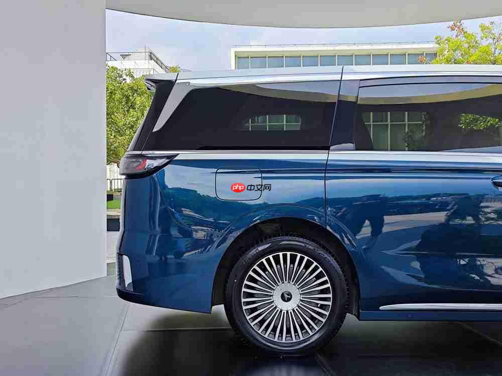 太嚣张！岚图直呼“找不到对手”，新款梦想家真能掀桌子吗？