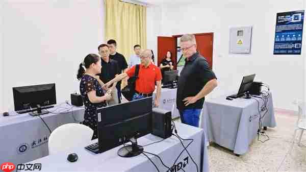 AMD携手武汉纺织大学计算机与人工智能学院，共启AI+纺织创新篇章