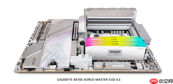 全何发布全球首款自带OLED屏幕的内存！开机就显示6大参数