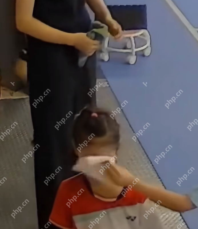 女孩打羽毛球输球后直掉眼泪 男孩妈妈:自己打哭的自己去哄 - php中文网