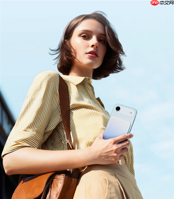 闪极199元磁吸充电宝发布：仅0.85cm超博 带壳也能吸