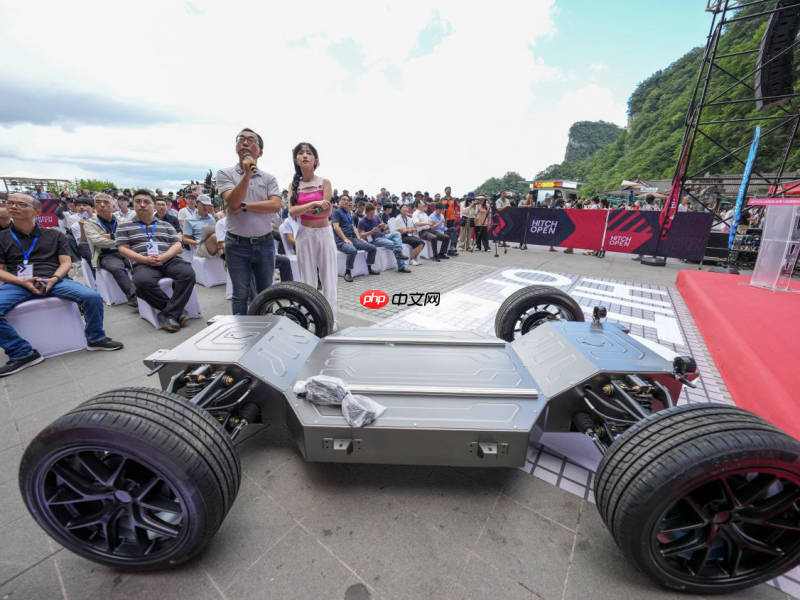 HitchOpen 世界AI竞速锦标赛序幕开启：七所大学战队“试剑”张家界天门山！