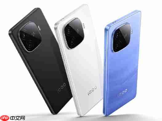 暑期新机大乱斗!巨大容量电池成中端手机标配?