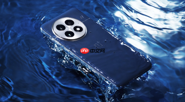 一加15外观设计曝光 正面国产四等边直屏 机身有新材料！