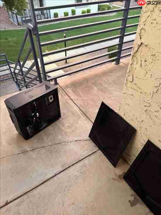 玩家在垃圾堆里捡到10年前配置主机！清理后竟还能用