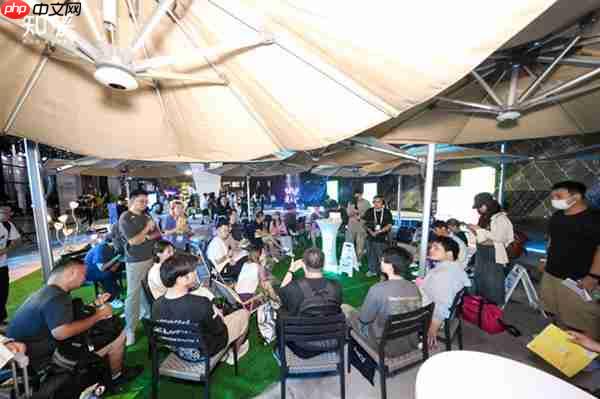 知乎“学术酒吧”亮相WAIC 2025:没有PPT 只有“AI上头”的思想碰撞