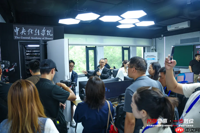 “+普惠、+性能、+智能”：华为“三板斧”破局商业市场全闪落地挑战